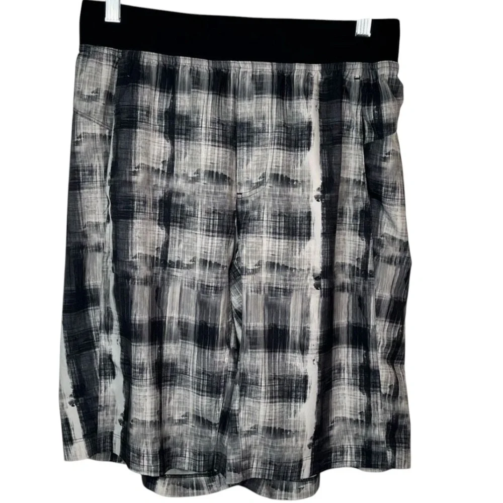 Lululemon Men’s Sz S Lightweight Athletic Shorts Gray Black